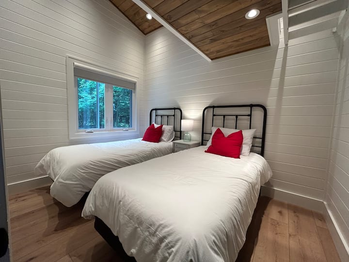 Bedroom #2 (two twin beds)