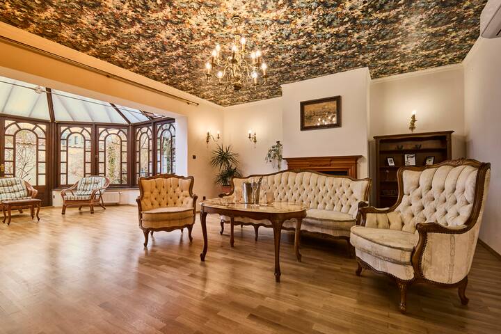 *The little castle* pool & sauna & hot tub gallery image 5