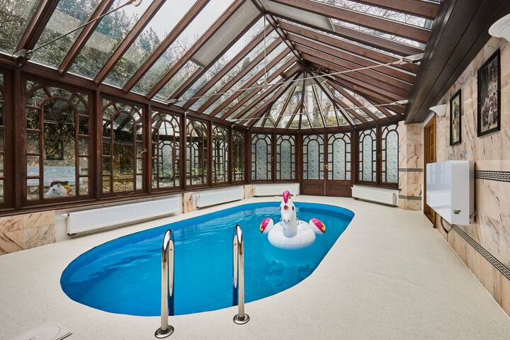 *The little castle* pool & sauna & hot tub gallery image 2