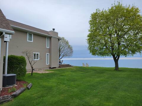 Entire luxury house and guest house on Lake Huron