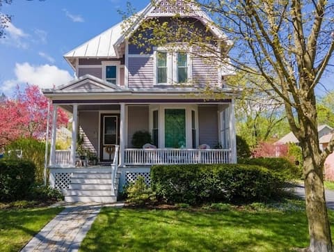 Lady Viola (w/balcony hot tub)
