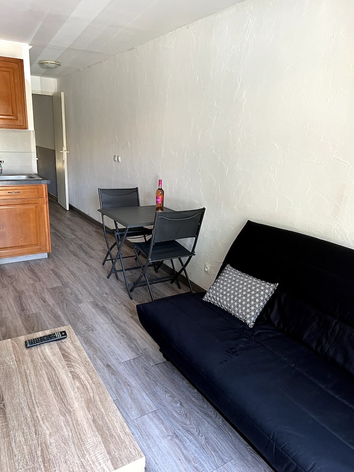 Appartement Attenant Maison.
Plages à 20-30kms - Lunel