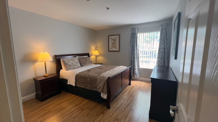 Dhoma e dytë e gjumit. (Krevat dopio "Queen")