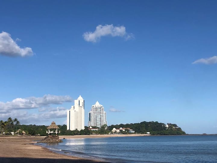 yacht club tower panama city