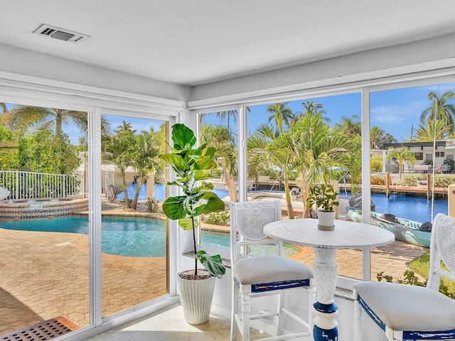 OASIS Views! 3mi BEACH+SPA+HTD Pool!