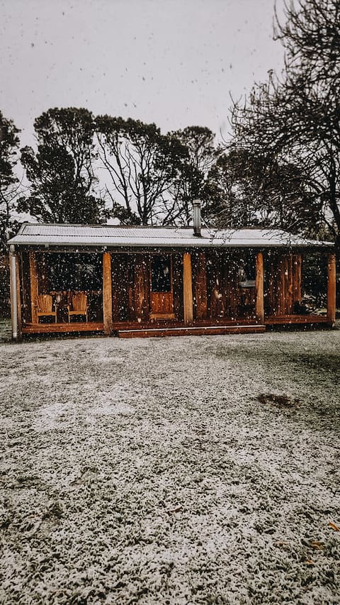 Thompson's Hut - Cabin < 5 mins to Jindabyne