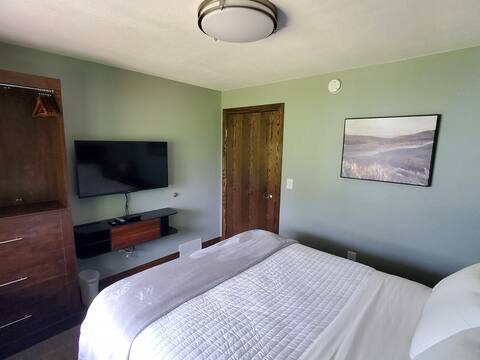 Fully Furnished, Newly Renovated, 2 BR, 1 Bath