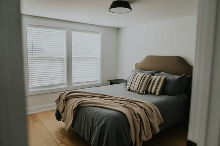 Schlafzimmer mit Queensize-Bett Nr.1 im ersten Stock