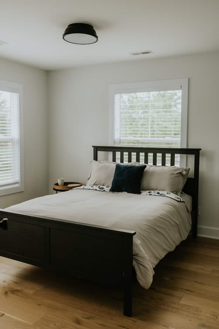 Schlafzimmer 2 mit Queensize-Bett auf der dritten Etage