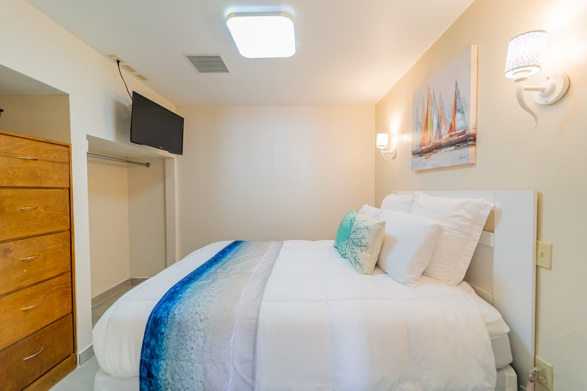 Deluxe One Bedroom Suite with pool