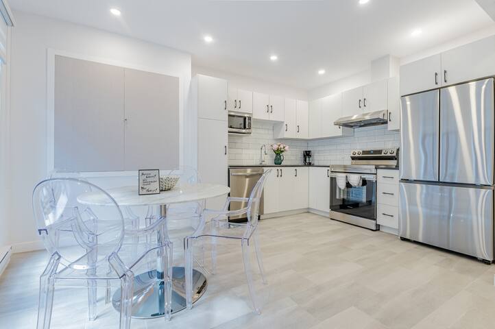 Old Port of Montreal Luxury 2 bedroom unit