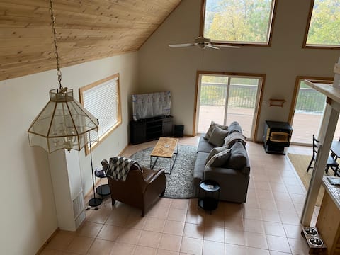 Top performing Airbnb: Air Conditioning & Close to Lake! 2 Bedroom 2 Bath in North Fork