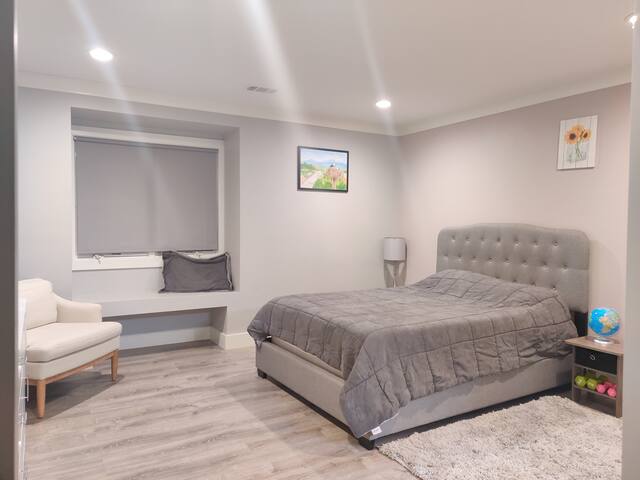 Cheerful 4-bedroom house with free parking gallery image 5