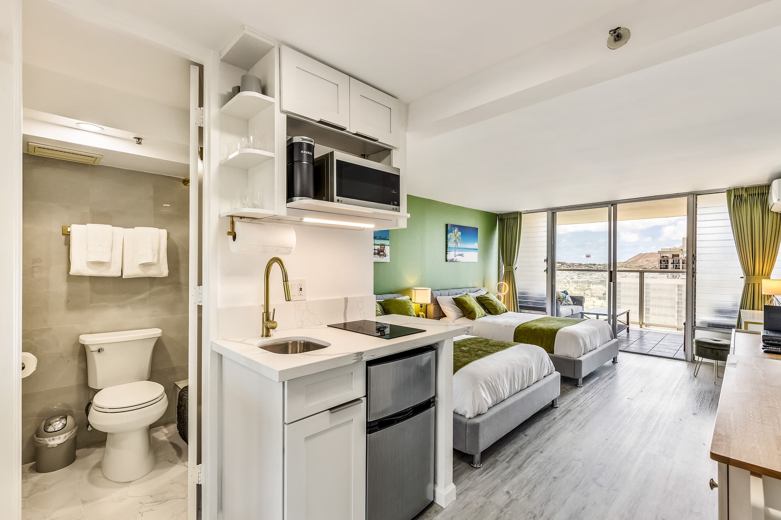 Condo in Honolulu · ★4.9 · 1 bedroom · 2 beds · 1 shared bath - Image 8