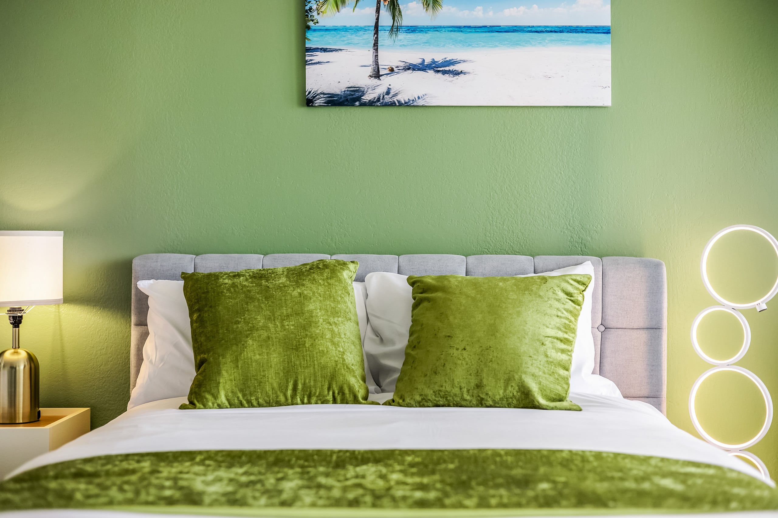 Condo in Honolulu · ★4.9 · 1 bedroom · 2 beds · 1 shared bath - Image 4