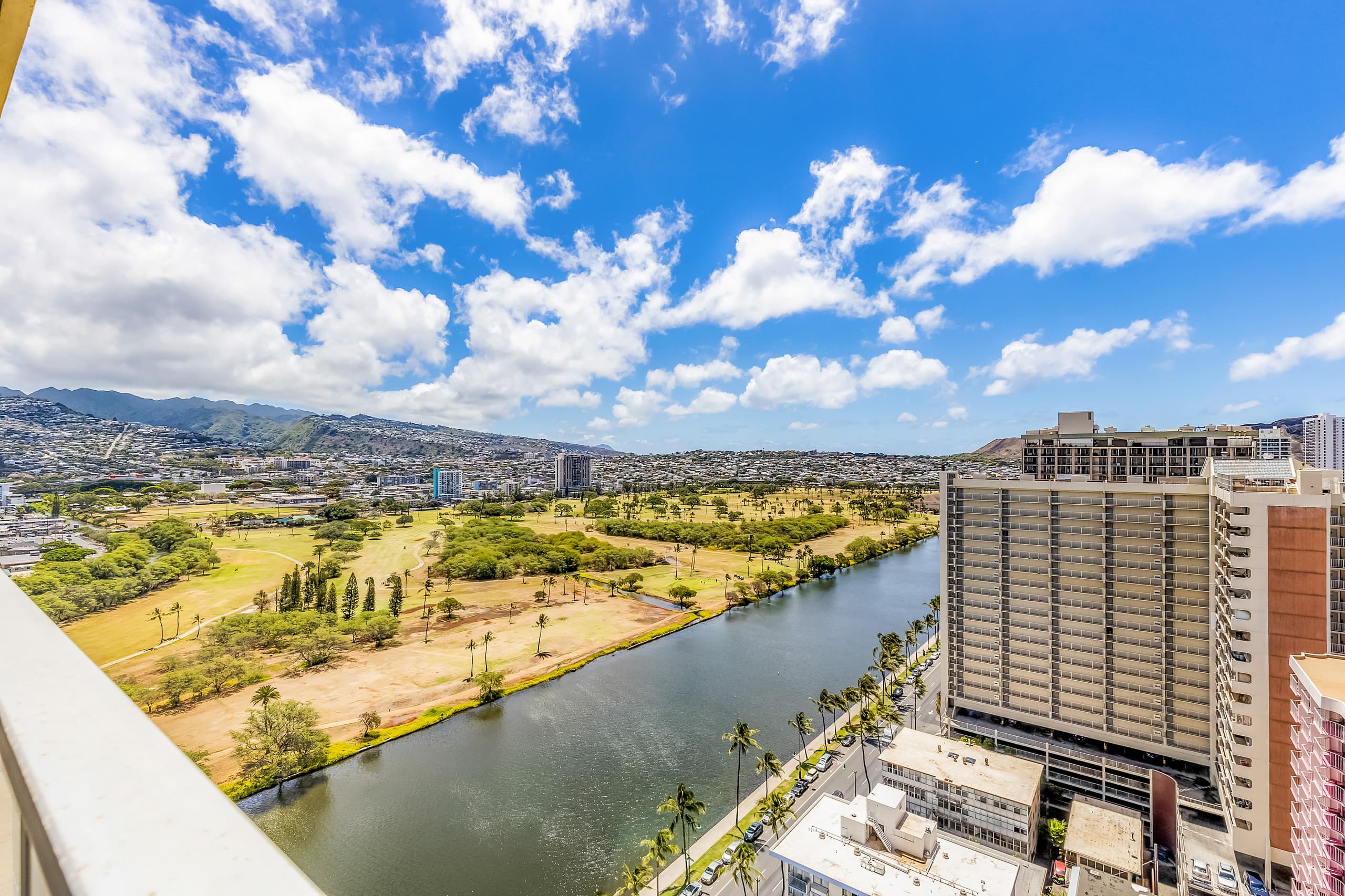 Condo in Honolulu · ★4.9 · 1 bedroom · 2 beds · 1 shared bath - Image 32