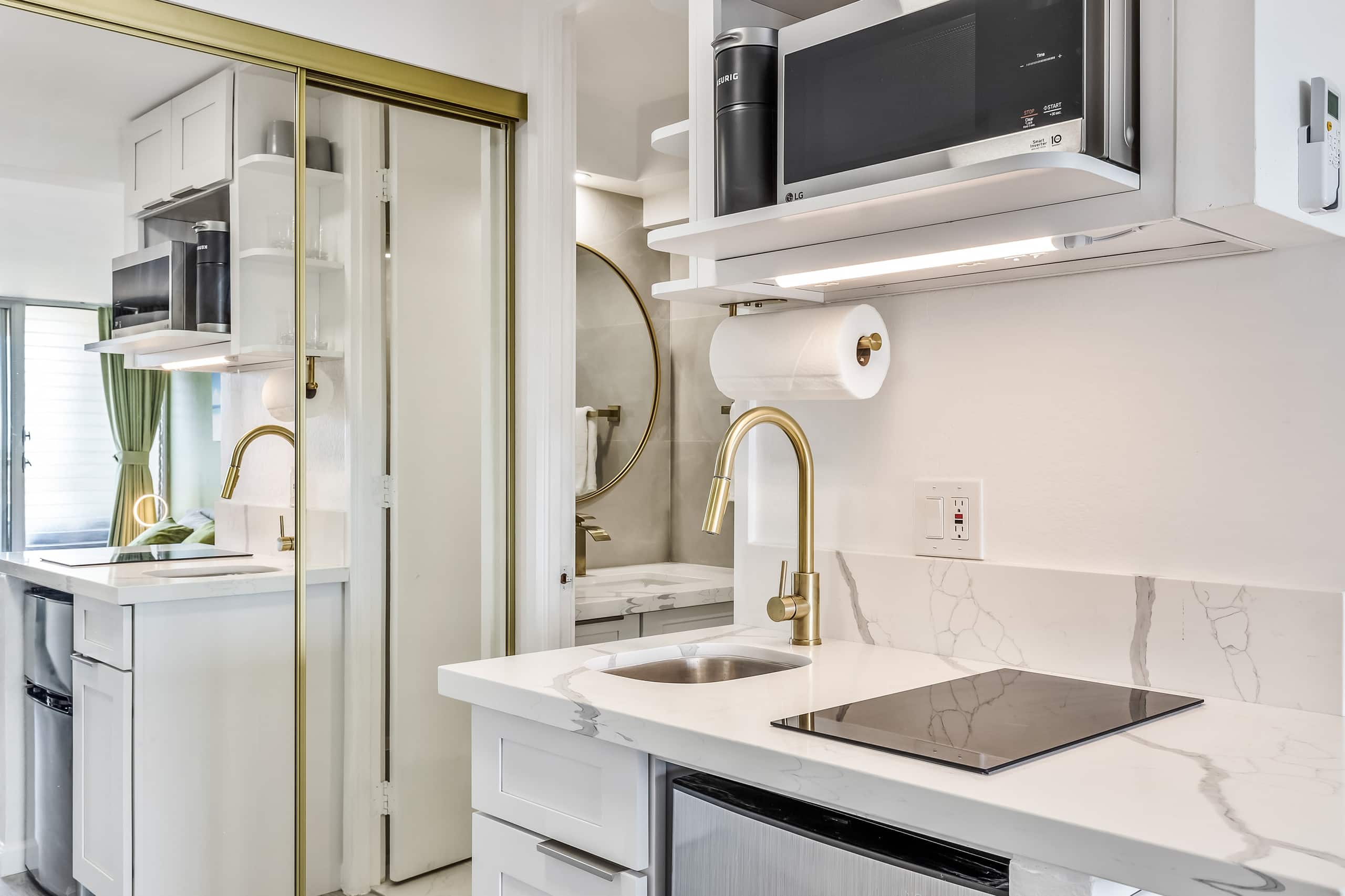 Condo in Honolulu · ★4.9 · 1 bedroom · 2 beds · 1 shared bath - Image 15