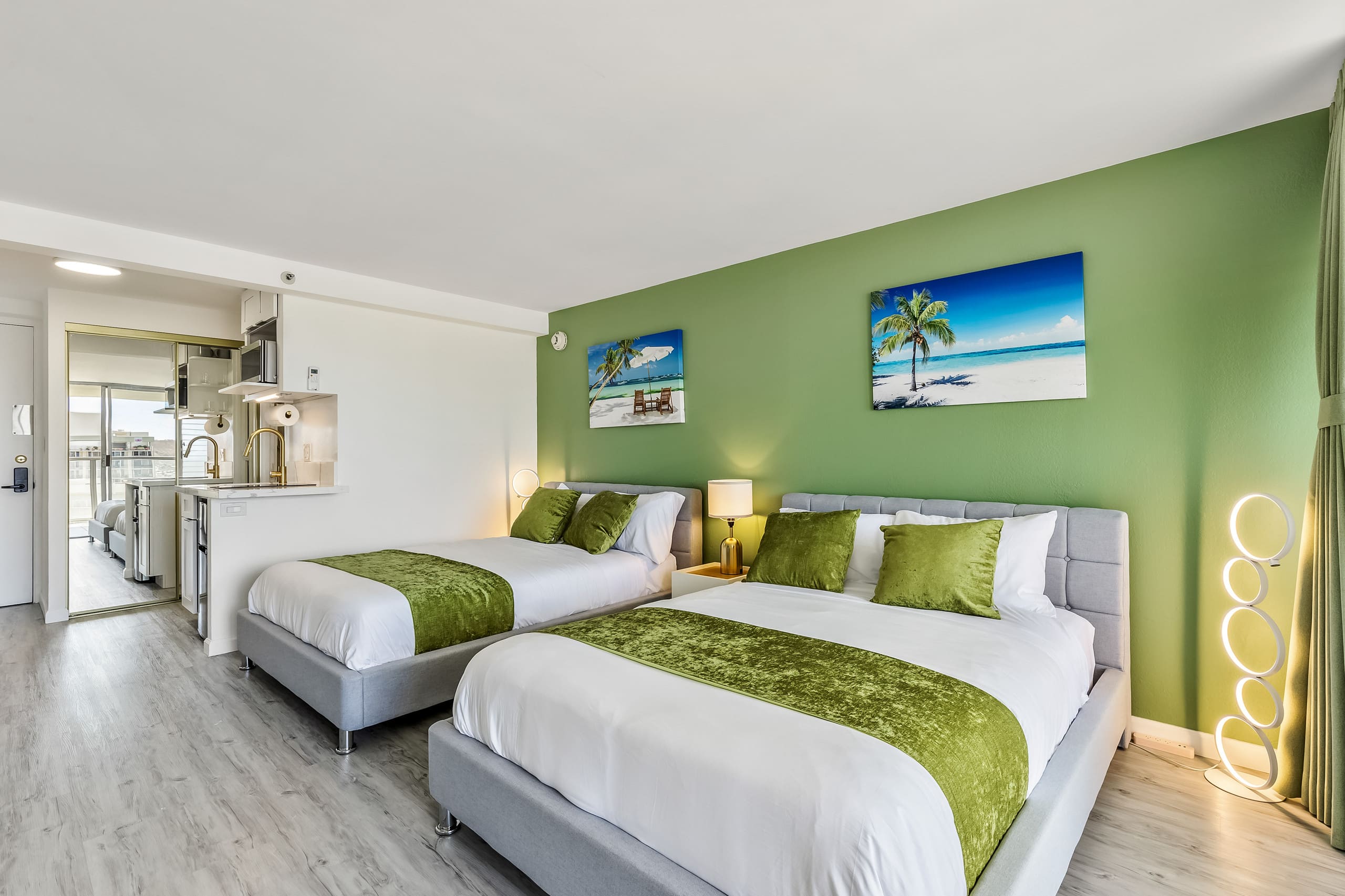Condo in Honolulu · ★4.9 · 1 bedroom · 2 beds · 1 shared bath - Image 2