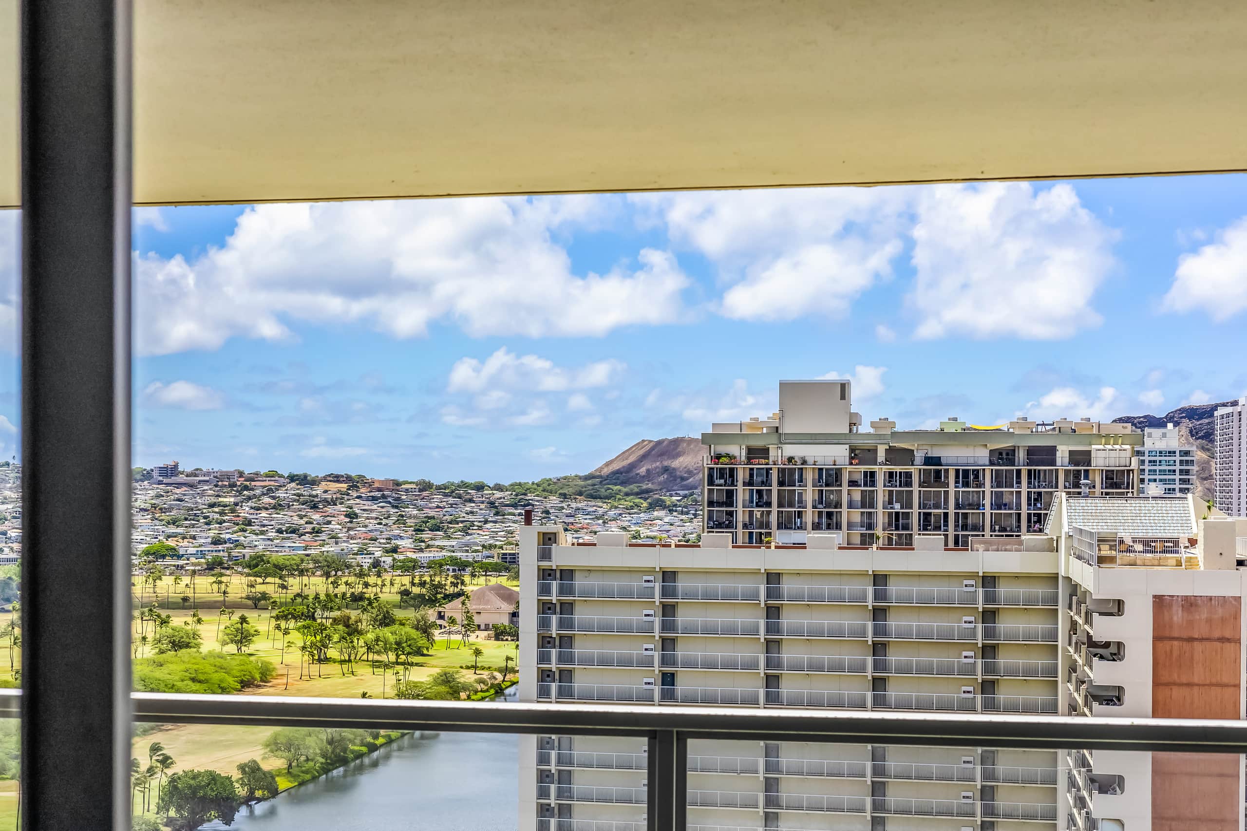 Condo in Honolulu · ★4.9 · 1 bedroom · 2 beds · 1 shared bath - Image 31