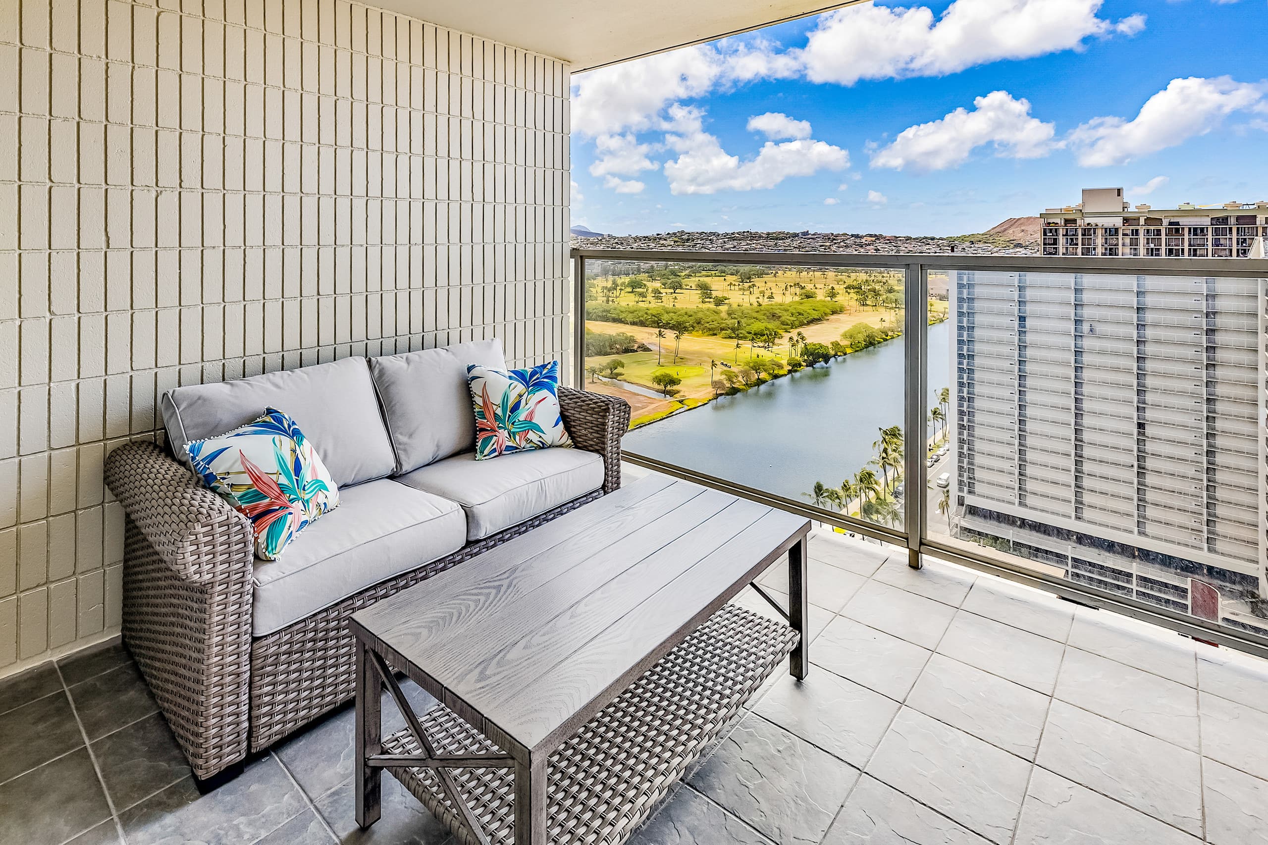 Condo in Honolulu · ★4.9 · 1 bedroom · 2 beds · 1 shared bath - Image 22