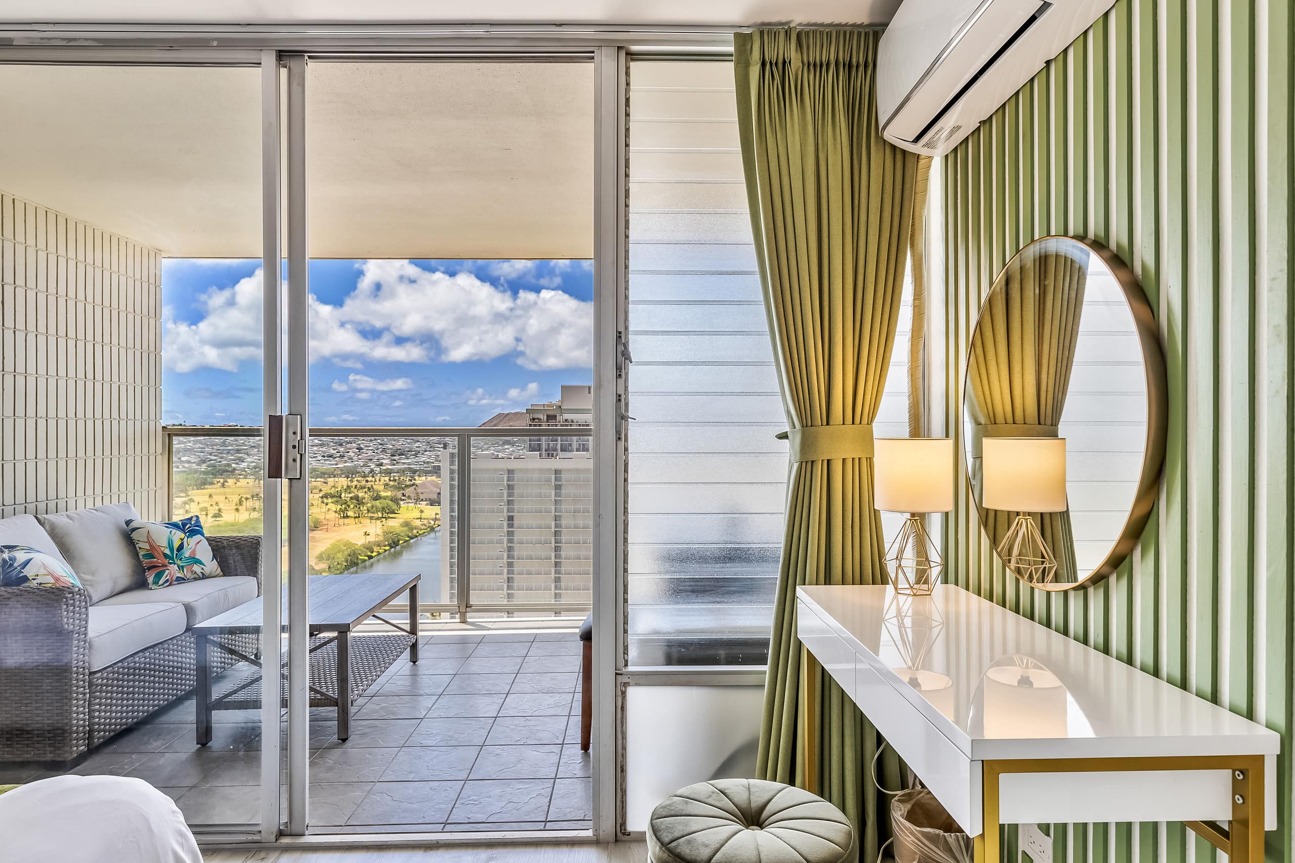 Condo in Honolulu · ★4.9 · 1 bedroom · 2 beds · 1 shared bath - Image 6