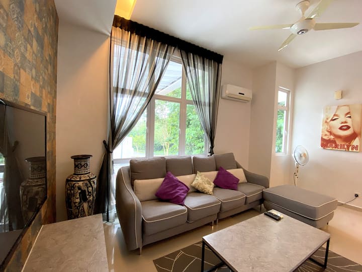 Holiday Home Beach Villa_8br-sleep 29 - Batu Ferringhi