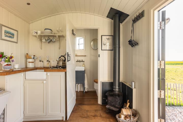 The Salty Shepherd- Sweeping Views And Marsh Skies - Camber Sands