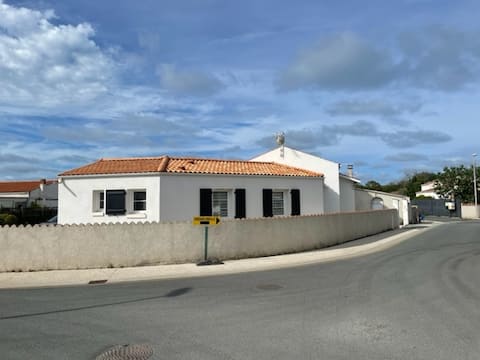 Successful Airbnb property: Contemporary house, 300 m from the port of La Cotinière in Saint Pierre D'oléron