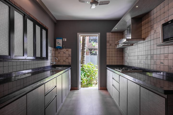 Full kitchen image 1