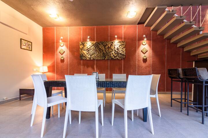 Dining area image 2