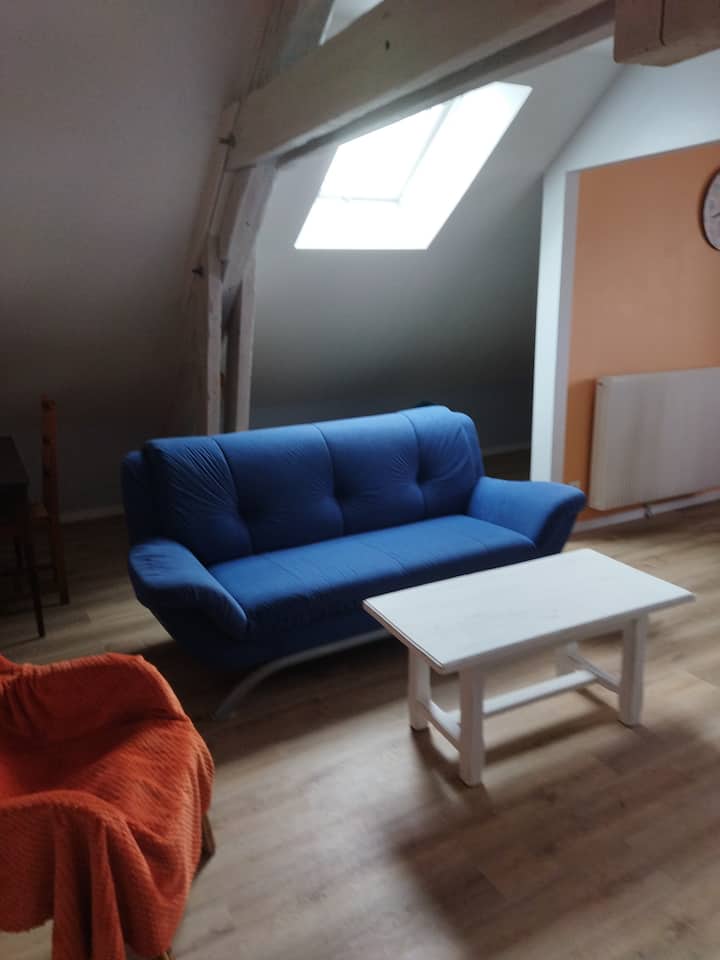 Logement à L'étage Dans Maison  Calme Avec Parking - Pont-de-Roide