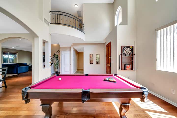 Gated King-suite Villa W Pool Table & Fireplace! - Los Angeles, CA