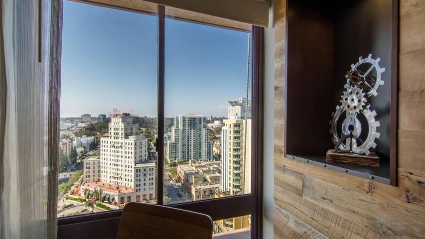 San Diego Comicon Marriott Pulse-2 Bedroom Suite gallery image 2