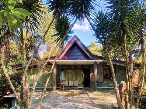 Avalon Private Garden & Riverside Villa