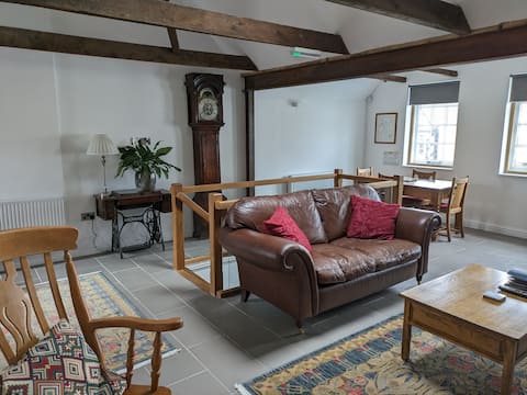 Top performing Airbnb: The Fish Loft - A unique town centre apartment in Tewkesbury