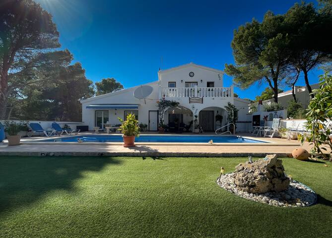 Lovely 4-bed family villa with pool in Son Parc
