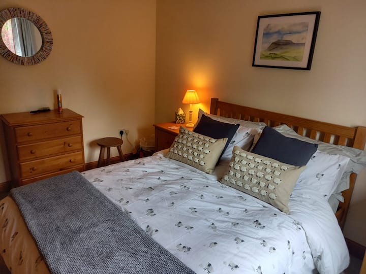 חדר שינה אחורי