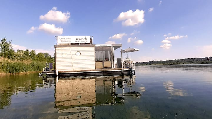 Mobile houseboat - no license required Flying Horse