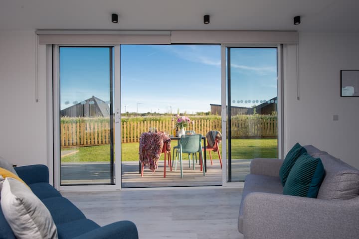 Quirky Pet Friendly Holiday Home With Hot Tub - Coverack