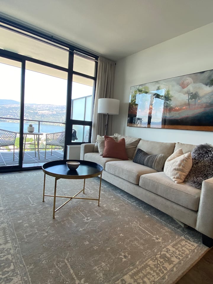 Downtown Condo With Spectacular Lake View - Kelowna