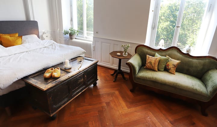 Кутия за спалня на първия етаж, пролетно легло 180 см