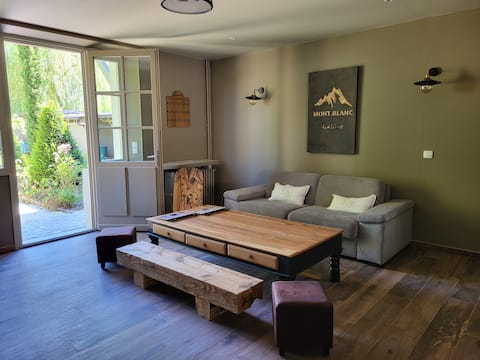 Top Airbnb: Charming cottage 3-10 pers, 4 bathrooms/toilets, terrace, garden à Chambéry