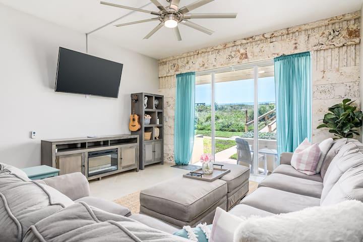 Beautiful Beachfront 1-bedroom Condo With Pool - Cocoa Beach, FL