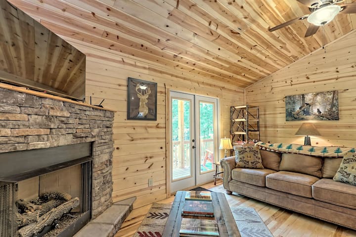 Comfy Cozy 2 Bedroom Cabin - Murphy, NC