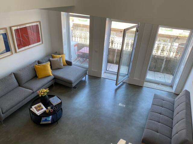 Artsy downtown apartment with balcony gallery image 5