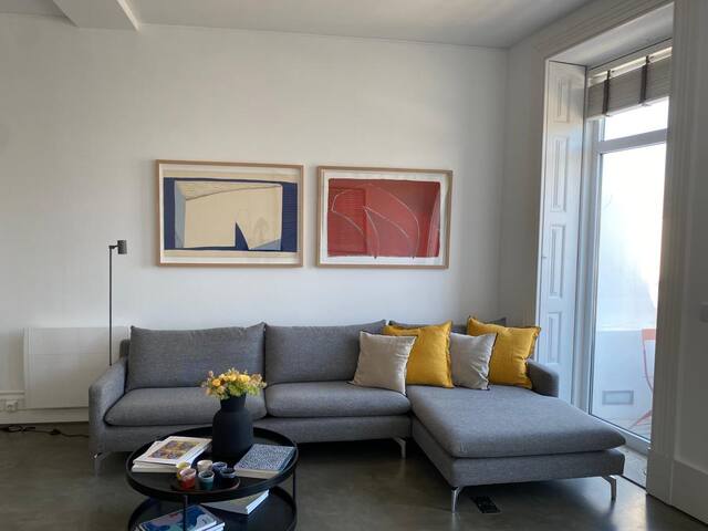 Artsy downtown apartment with balcony gallery image 3