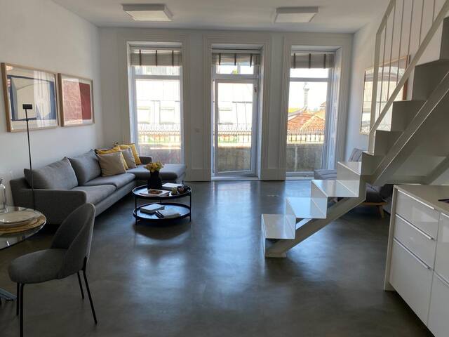 Artsy downtown apartment with balcony gallery image 4