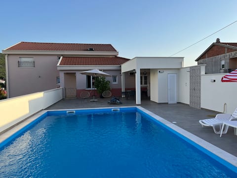 6-bedroom with pool ( Villa Nerry )