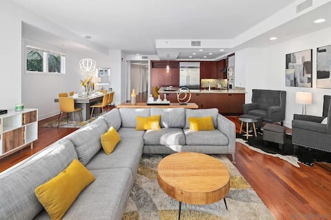 Lovely 3-bedroom/4-bath condo with ocean view.