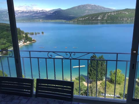 Stunning lake views. "La View" House